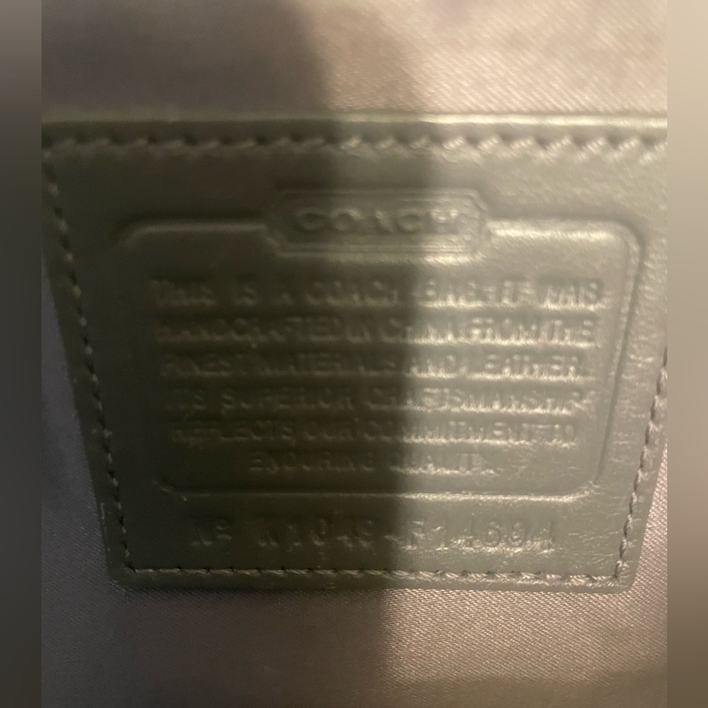 GUC Coach Shoulder Bag - Picture 14 of 14